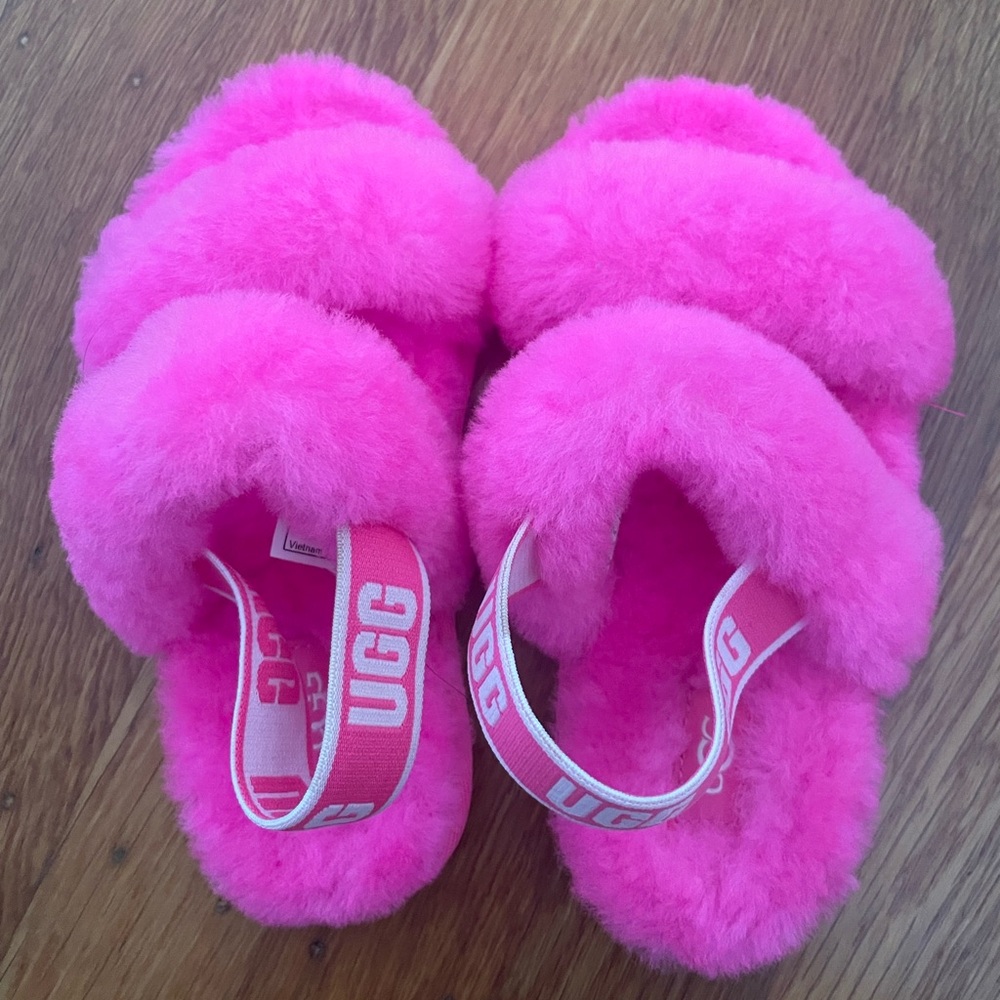 UGG Oh Yeah Vibrant Pink Fluffy Sandals